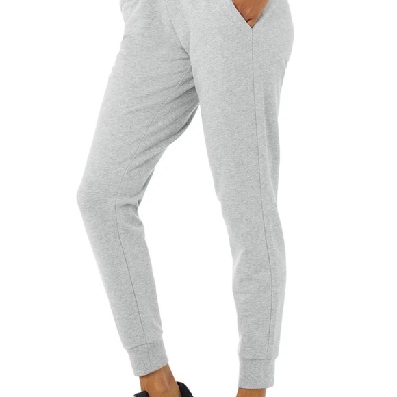 ALO Yoga Pants - NWT Alo Unwind Sweatpants Size XS Grey